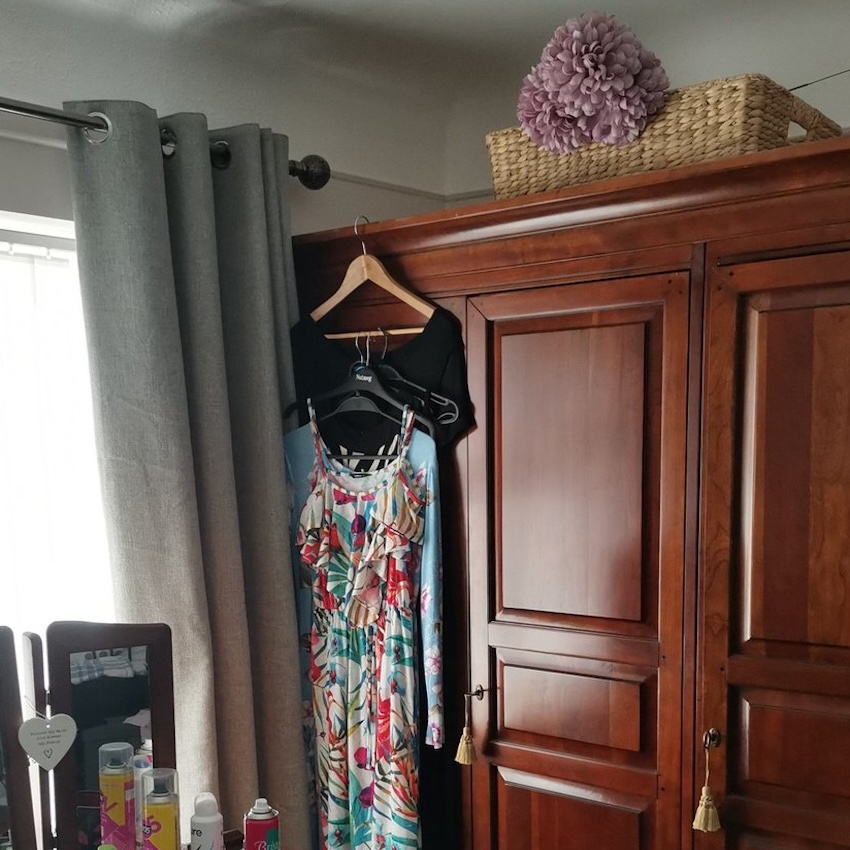 Wardrobe against an external wall restricting air movement